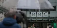 Bbc, scandalo discorso Trump: presidente tv si scusa per “errore di valutazione”