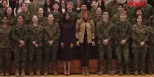 Melania Trump con le famiglie dei militari in Carolina del Nord
