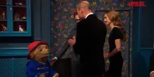 William e Kate, i principi del Galles incontrano lorso Paddington