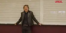 Mick Jagger, la visita a sorpresa dell’artista nella sua vecchia scuola nel Kent