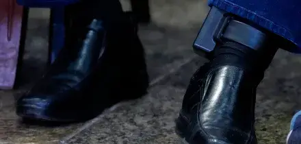 25 novembre, il braccialetto elettronico contro la violenza sulle donne: numeri e dati in Italia