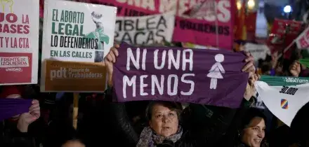 25 novembre, da ‘Ni una menos’ al ‘Me too’. Storia dell’attivismo contro la violenza sulle donne