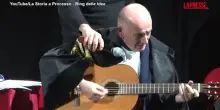 Roma, il viceministro Francesco Paolo Sisto si esibisce con la chitarra al Parioli