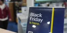Black friday, italiani a caccia di sconti: aumenta la spesa