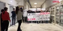 Roma, alla Sapienza gli studenti bloccano il convegno sulla Difesa