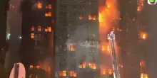 Incendio Hong Kong, le immagini dei primissimi istanti del rogo