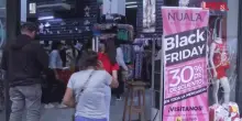 Venezuela, lunghe code e negozi presi dassalto per il Black Friday