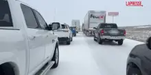 Usa, tempesta di neve in Missouri: auto bloccate e camion rovesciati