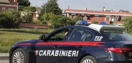 Ancona, donna trovata morta in casa: si cerca il marito