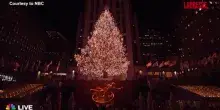 New York, l’accensione dell’albero di Natale al Rockefeller Center
