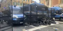Genova, tensioni al corteo dei metalmeccanici per ex Ilva: lanci di fumogeni