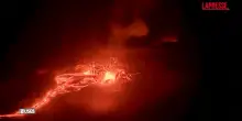 Hawaii, le fontane di lava del vulcano Kilauea illuminano il cielo