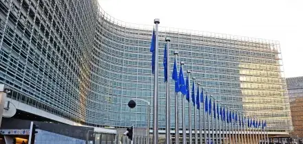 Ue risponde a Trump: “Sulle nostre regole decidiamo noi”