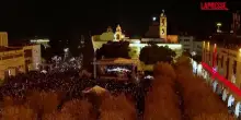 Betlemme accende l’albero di Natale a Manger Square dopo due anni di stop