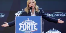 Atreju 2025, Giorgia Meloni sul palco: “La sinistra si porta sfiga da sola, noi qui ancora per molto”