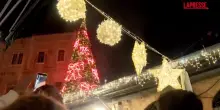 Gerusalemme, lalbero di Natale torna a splendere per la prima volta dallinizio della guerra