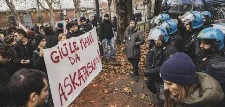 Askatasuna, dall&rsquo;occupazione allo sgombero: la storia del centro sociale di Torino