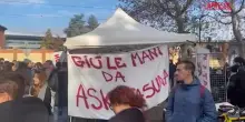 Askatasuna, idranti sugli attivisti davanti al centro sociale di Torino