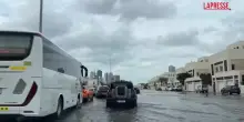 Maltempo a Dubai, piogge torrenziali e allagamenti: traffico in tilt