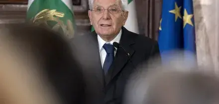 Mattarella: &ldquo;Democrazia di astenuti e assenti &egrave; pi&ugrave; fragile&rdquo;