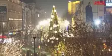 Natale 2025: lalbero e laria di festa di Pristina, la capitale del Kosovo