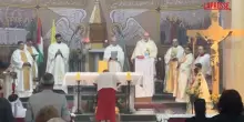 Gaza, il cardinale Pizzaballa celebra la messa del Natale anticipato