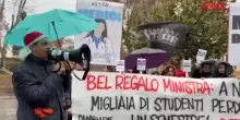 Medicina, presidio studenti al MUR contro semestre filtro: "Neanche un soldo per nuovi medici, ma finanziamenti a riarmo"