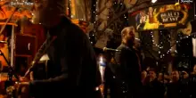 Dublino, Bono canta in strada alla Vigilia di Natale con artisti irlandesi