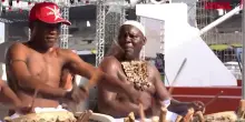 Nigeria, dopo otto anni torna lEyo Festival: le immagini della grande festa