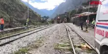 Scontro tra treni diretti a Machu Picchu: il trasporto dei feriti