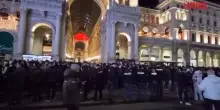 Capodanno 2026, a Milano le forze dellordine sgombrano piazza del Duomo