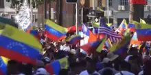 I venezuelani in Cile e in Colombia festeggiano la cattura di Maduro da parte degli Usa