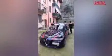 Brescia, uomo accoltella la moglie al collo: i carabinieri sul posto