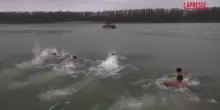 Epifania, in Romania festeggiano con un tuffo nel Danubio gelido