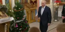 Vladimir Putin ai bambini in chiesa per il Natale ortodosso: "I soldati russi difendono la patria per volere del Signore"