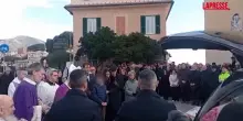 Crans-Montana, a Genova commozione al funerale di Emanuele Galeppini
