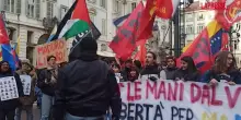 Torino, manifestazione per chiedere liberazione Maduro: bruciata bandiera Usa
