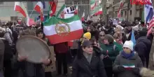 Iran, a Parigi la marcia in solidariet&agrave; con i manifestanti iraniani