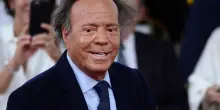 Julio Iglesias e le accuse di aggressione sessuale: il racconto delle vittime