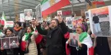 Iran, manifestazione pro Pahlavi a Milano: "Meloni chiuda il consolato"