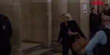 Francia, Marine Le Pen in tribunale a Parigi per il processo d&rsquo;appello