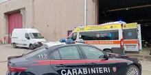 Frosinone, operaio di 48 anni muore cadendo dal tetto di un capannone