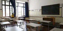 Torino, aggredisce compagno di scuola disabile e lo ustiona con un accendino