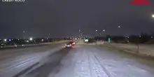 Usa, tempesta di neve in Oklahoma: le immagini delle strade innevate