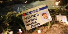 Minneapolis, Alex Pretti ucciso da un agente federale. Due testimoni oculari: &ldquo;Era disarmato&rdquo;