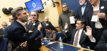 Conferenza estrema destra alla Camera, opposizioni occupano sala stampa: evento annullato. Casapound: &ldquo;Atto mafioso, antifascismo malattia mentale&rdquo;
