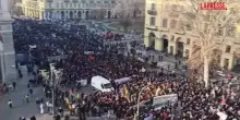Torino, parte il corteo di Askatasuna: migliaia nelle strade