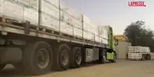 Gaza, camion carichi di aiuti umanitari attraversano il valico di Rafah