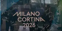Olimpiadi 2026, cerimonia apertura: ecco chi porter&agrave; la bandiera olimpica