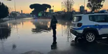 Roma, allagamento in via Prenestina: strada chiusa e abitazioni senza acqua